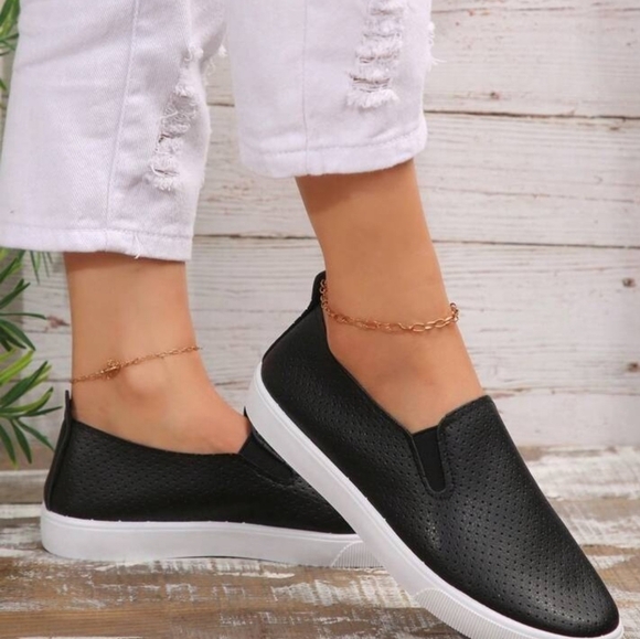 SHEIN ☀️Sz 7.5 Black W/White Trim Athletic Shoe / NIB - Picture 1 of 11